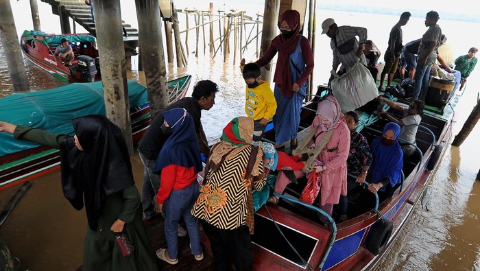 Geliat arus mudik mulai terlihat di pelabuhan yang ada di Jambi dan Batam. Sejumlah warga memilih mudik lebih awal untuk hindari lonjakan penumpang