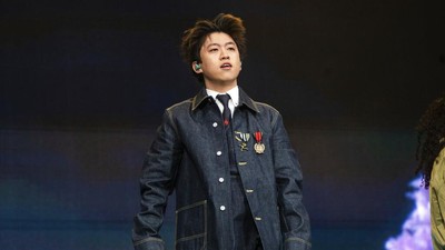 8 Gaya Stylish Rich Brian saat Ukir Sejarah di Coachella untuk Indonesia
