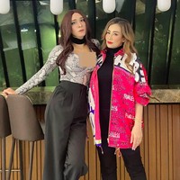 Inilah potret feminin Aming dengan Reza Artamevia. Foto: dok. Instagram/@amingisback