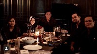 Makan mewah dengan Aji Pangestu, Annisa dan Sultan sering makan bersama dengan kolega dan kerabat mereka. Sajian yang ditampilkan dari sajian tradisional hingga Western. Foto: Instagram Trihapsari