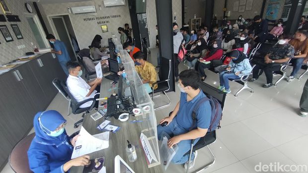 Antrean SKCK Polrestabes Surabaya