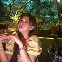 Inilah aspri ke-42 sekaligus yang paling baru bergabung dalam deretan aspri Hotman Paris. Dia adalah Intan Permata, wanita cantik yang pernah menyabet gelar sebagai Putri Tenun Songket Indonesia 2019. Foto: Instagram/intanprmtaa.s