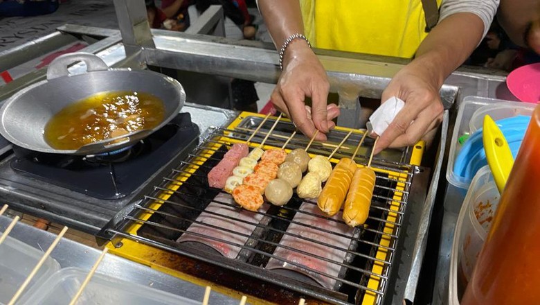 Bakso Bakar hingga Martabak Telor, Ini 5 Jajanan Enak Rp 10 Ribuan di BKT Bakso Bakar hingga Martabak Telor, Ini 5 Jajanan Enak Rp 10 Ribuan di BKT