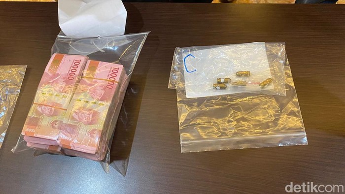 Barang bukti kasus penembakan petugas Dishub Makassar.