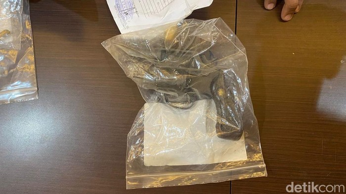 Barang bukti kasus penembakan petugas Dishub Makassar.