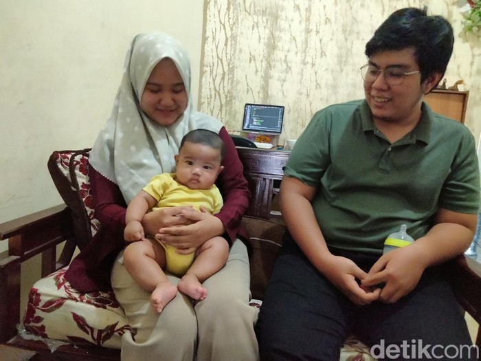 Bayi viral dan ortunya.