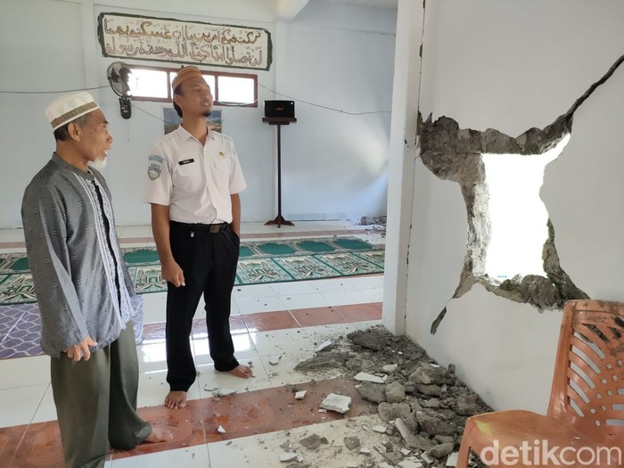 BMKG melaporkan gempa bumi M 5 di Halmahera Utara, Maluku Utara menyebabkan kerusakan bangunan masjid dan warga sempat berlarian keluar rumah (dok BMKG)