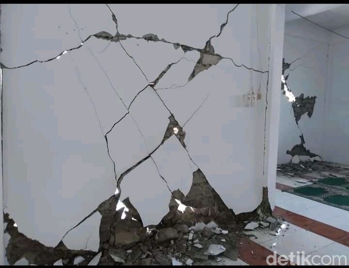 BMKG melaporkan gempa bumi M 5 di Halmahera Utara, Maluku Utara menyebabkan kerusakan bangunan masjid dan warga sempat berlarian keluar rumah (dok BMKG)