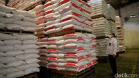 Diketahui, 100 ton kedelai itu akan didistribusikan ke perajin melalui Primer Koperasi Produsen Tempe Tahu Indonesia (Primkopti) di wilayah Kabupaten Bogor, Depok, Kabupaten Bekasi, Kabupaten Indramayu, dan Kabupaten Kuningan.