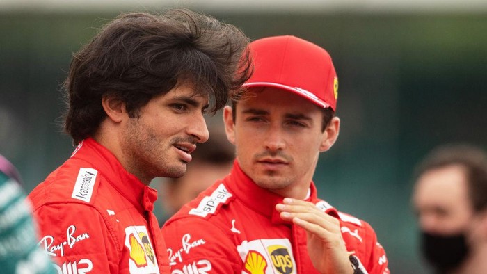 NORTHAMPTON, ENGLAND - JULY 15: Carlos Sainz of Spain and Ferrari and Charles Leclerc of Monaco and Ferrari talk as the prototype for the 2022 F1 season is unveiled during previews ahead of the F1 Grand Prix of Great Britain at Silverstone on July 15, 2021 in Northampton, England. (Photo by Michael Regan/Getty Images)