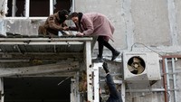 Dewan Kota Mariupol menuduh penyaringan adalah bagian dari upaya yang lebih luas oleh Rusia untuk menutupi potensi kejahatan perang yang dilakukan di kota itu. 