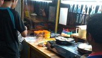 Martabak Mini 99 menawarkan martabak manis mini dengan beragam jenis rasa adonan. Berada di Jl. Dr. Susilo III, Grogol, Jakarta Barat, harganya dibanderol mulai dari Rp 5 ribu tergantung jenis topping yang dipesan. Foto: Istimewa