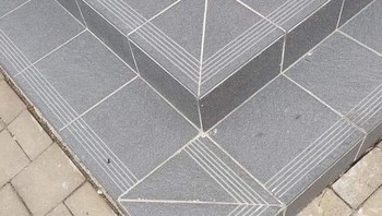 Salah menempatkan keramik, padahal di bagian atasnya ada contoh. Foto: Reddit