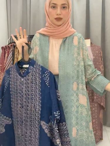 Foto koleksi Sarah The Label.