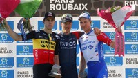 Van Baarle mencatat rekor baru dalam balapan klasik itu. Ia mencatat kecepatan rata-rata 45,792 km/jam atau lebih cepat 0,592 km/jam dari rekor sebelumnya yang dibuat Greg Van Avermaet pada 2017 lalu.