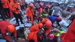 Bruk! Minimarket di Banjar Ambruk, 17 Orang Jadi Korban