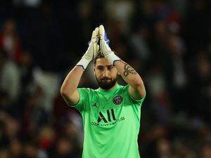 2 Aksi Konyol Gianluigi Donnarumma di Le Classique