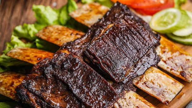Iga Bakar Berdaging Tebal dan Juicy