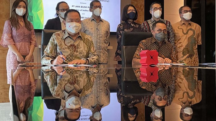 Indika Energy Gandeng Bank DBS Indonesia Indika Energy menandatangani fasilitas pinjaman senilai US$27,5 juta dari Bank DBS Indonesia. Pinjaman ini untuk pengembangan sumber energi baru dan terbarukan.