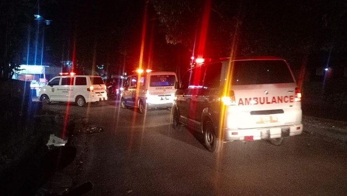 Iring-iringan ambulans pengantar 7 jenazah satu keluarga yang jadi korban kebakaran di Samarinda (Dok. Istimewa)
