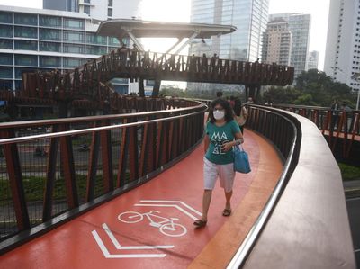 JPO Pinisi, Ikon Baru Jakarta yang Asyik Buat Ngabuburit