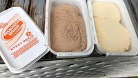 Jika dilihat saat siang hari, benda ini pasti terlihat menyegarkan. Banyak dikira sebagai es krim, nyatanya dua es krim vanila dan cokelat ini adalah pemoles kayu. Foto: Reddit