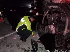 Detik-detik Kecelakaan Mobil Personel Debu di Tol Paspro
