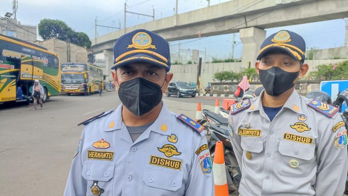 Kepala Terminal Lebak Bulus Hernanto