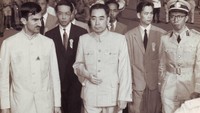 Potret Ketua Delegasi Republik Rakyat China yang juga merupakan Perdana Menteri Tiongkok Zhou Enlai menjadi salah satu tokoh dunia yang menghadiri Konferensi Asia Afrika yang digelar di Bandung, Jawa Barat, tahun 1955. (Dok. Arsip Nasional Republik Indonesia via unesco.org).