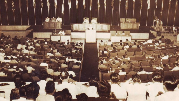 Konferensi Asia Afrika digelar di Bandung pada 18-24 April 1955. Salah satu pertemuan internasional terbesar pada masanya itu dihadiri sejumlah pemimpin dunia.