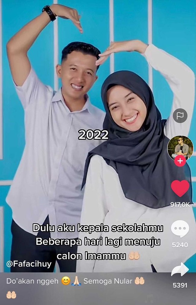 Dikonfirmasi Wolipop, M. Fajrul Islam, S.Pd, sebagai pemilik akun TikTok @fajrulfaj. Fajrul membenarkan jika ia adalah seorang kepala sekolah dan Dila Santika (19 tahun) yang akan dinikahinya adalah santri atau anak didik Fajrul di pondok pesantren. Foto: Dok. TikTok @fajrulfaj.