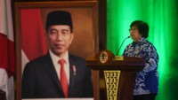 Menteri Lingkungan Hidup dan Kehutanan Siti Nurbaya Bakar menyampaikan lahan mangrove Indonesia cukup luas, mencapai 3,31 juta hektare. Sedangkan stok karbon yang tersimpan yaitu 3,14 miliar metrik ton. Adapun manfaat karbon biru bisa mencegah erosi, melindungi rumah penduduk dari badai, menangkap polutan, dan menyediakan habitat bagi spesies yang penting secara komersial.