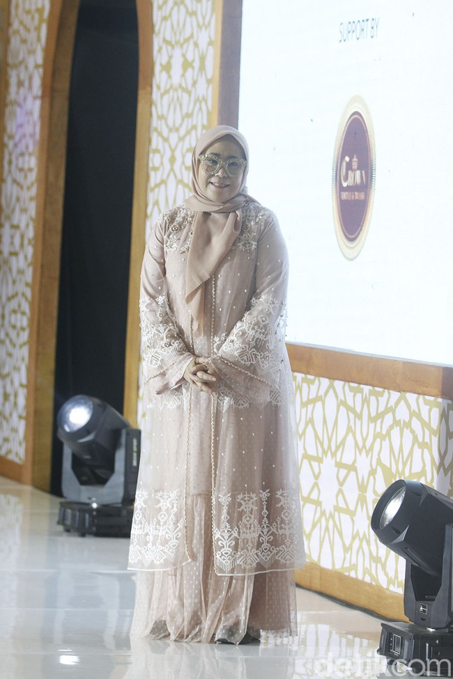Fashion show koleksi busana muslim nan elegan karya Jenny Tjahyawati yang di gelar dalam acara Ramadan Runway 2022 di Mal Kota Kasablanka. Foto: Abduh/Detikcom.