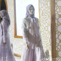 Fashion show koleksi busana muslim nan elegan karya Jenny Tjahyawati yang di gelar dalam acara Ramadan Runway 2022 di Mal Kota Kasablanka. Foto: Abduh/Detikcom.