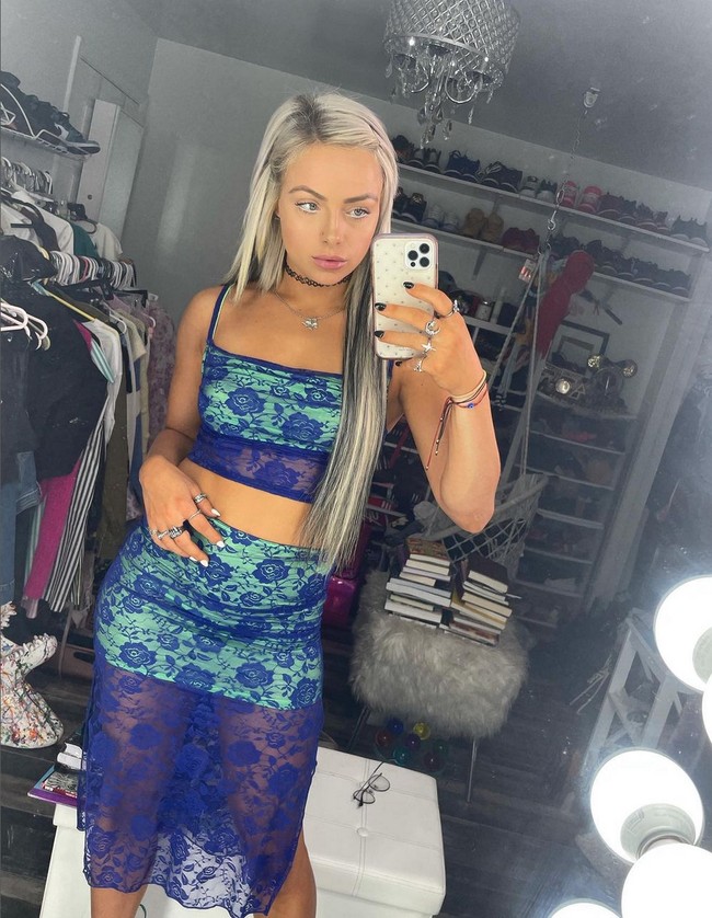 Belum lama ini nama Liv Morgan dicatut oleh seseorang untuk menipu. Sang penipu berpura-pura jadi dirinya dan meminta sejumlah uang dari penggemar. Foto: Instagram/@yaonlylivvonce