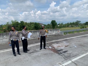 Truk yang Ditabrak Mobil Personel Debu di Probolinggo Kabur