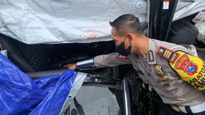 lokasi mobil grup debu kecelakaan di tol paspro probolinggo