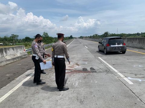 lokasi mobil grup debu kecelakaan di tol paspro probolinggo