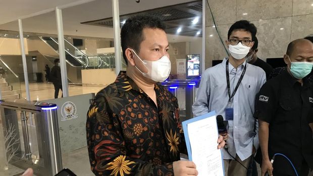 Masinton Pasaribu dilaporkan ke MKD DPR gegara serang Luhut Masinton Pasaribu dilaporkan ke MKD DPR gegara serang Luhut
