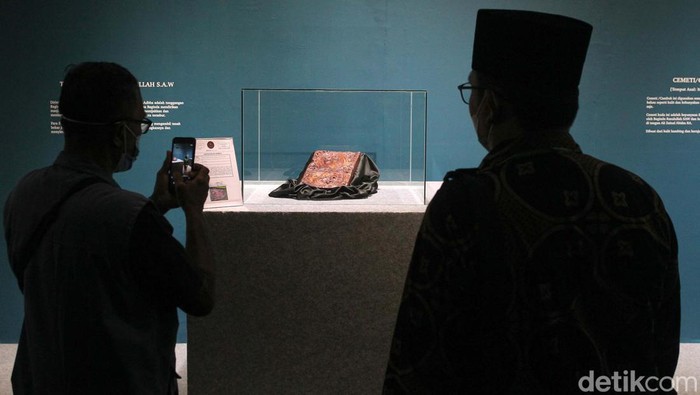 Melihat Barang Peninggalan Nabi Muhammad dan Sahabatnya Pameran barang peninggalan Nabi Muhammad SAW dan sahabat digelar di Sleman City Hall, Yogyakarta. Pameran ini dalam rangka memeriahkan Ramadan.
