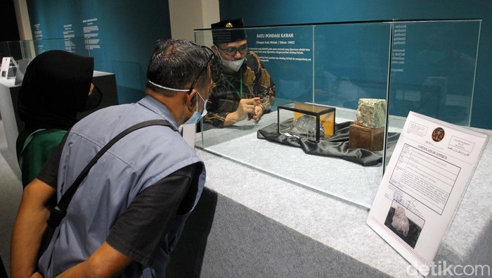 Melihat Barang Peninggalan Nabi Muhammad dan Sahabatnya Pameran barang peninggalan Nabi Muhammad SAW dan sahabat digelar di Sleman City Hall, Yogyakarta. Pameran ini dalam rangka memeriahkan Ramadan.