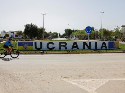 Melihat dari Dekat Desa di Spanyol yang Ganti Nama Jadi Ukraina