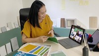 Atau ia mengambil contoh warna Kuning Mentari, Hijau Klepon, Hijau Telur Asin, dan Biru Samudera. Warna-warna Tropical dari Tren Warna Ramadan 2022 Nippon Paint ini membuat suasana Ramadan bersama keluarga dan sahabat menjadi lebih ceria namun tetap nyaman dan akrab.