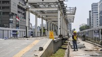 Nantinya, halte TransJakarta tersebut akan difungsikan kembali secara bertahap sampai dengan diselesaikan secara keseluruhan pada Desember 2022.