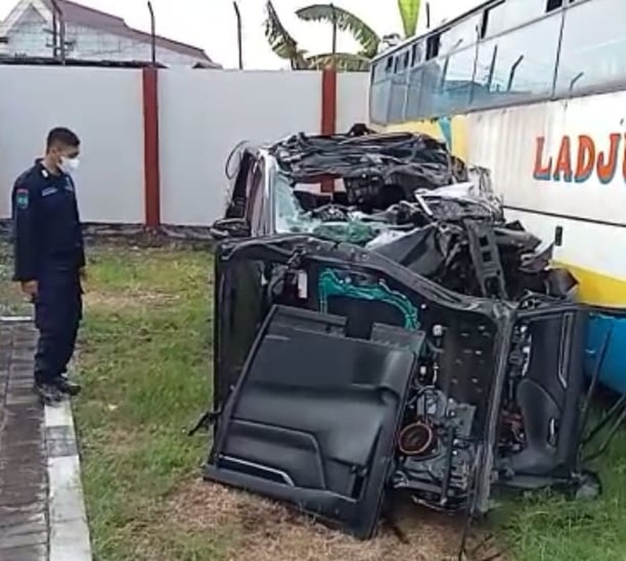 mobil grup musik debu kecelakaan di tol probolinggo