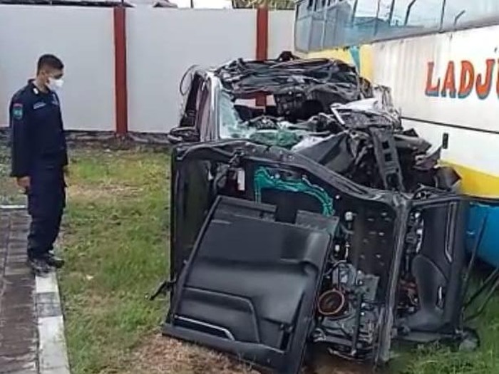 mobil grup musik debu kecelakaan di tol probolinggo