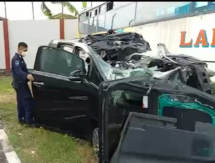 mobil grup musik debu kecelakaan di tol probolinggo