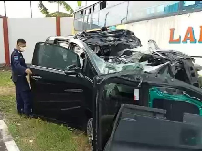 mobil grup musik debu kecelakaan di tol probolinggo