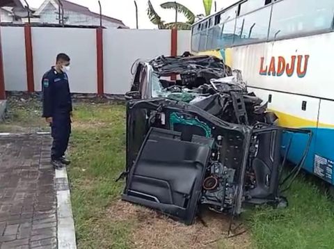 mobil grup musik debu kecelakaan di tol probolinggo