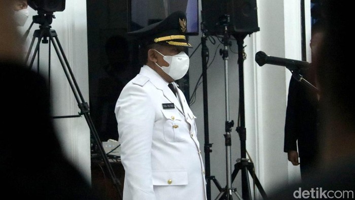 Yana Mulyana resmi menjadi Wali Kota Bandung untuk sisa masa bakti periode 2018-2023. Yana dilantik oleh Gubernur Jawa Barat (Jabar) Ridwan Kamil.